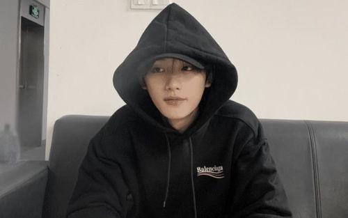 吃瓜双男主,双男主的甜蜜食趣之旅