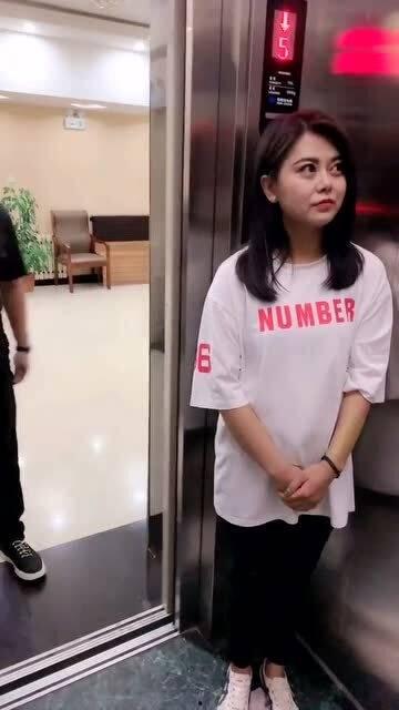 吃瓜群众电梯配音,揭秘电梯里的欢乐与尴尬