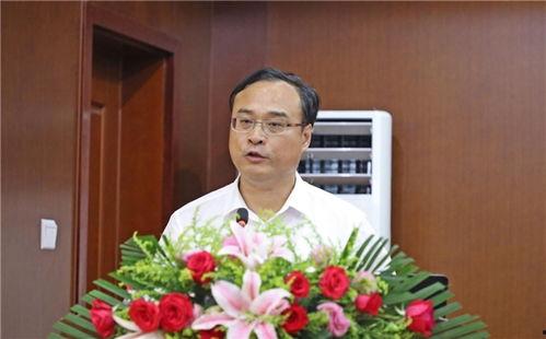 锦城学院唐一涵吃瓜教授