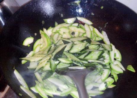 小秋吃角瓜视频,趣味横生美食体验